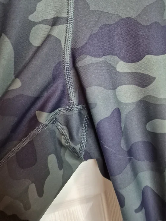 Old Navy Camo Leggings in Olive Green and Black 2x - Picture 5 of 11